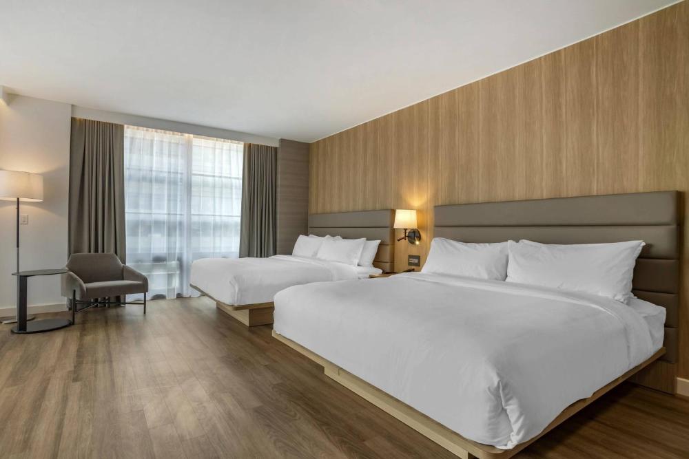 Queen Room with Two Queen Beds, Corner room interior
